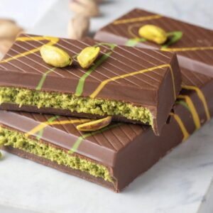 شکلات دبی آکای ۲۰۰ گرم با طعم پسته و کنافه